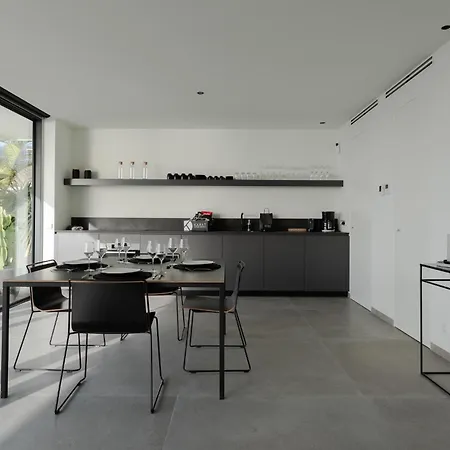 Karat Kai Torviscas Βίλα *